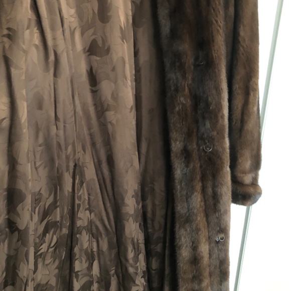 Full length mahogany mink coat - Picture 4 of 4